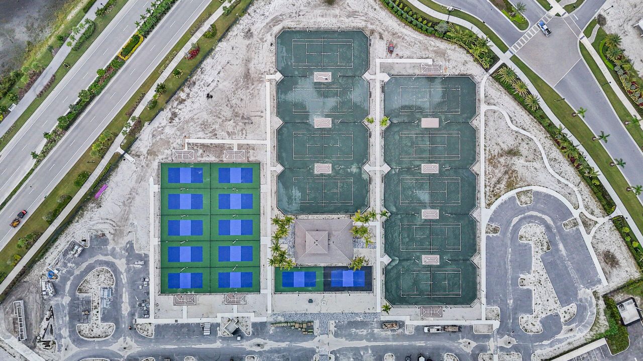 Под контрактом: $1,049,990 (3 спален, 3 ванн, 2129 Квадратных фут)