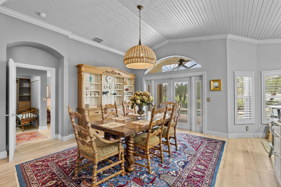 Под контрактом: $745,000 (3 спален, 2 ванн, 1944 Квадратных фут)