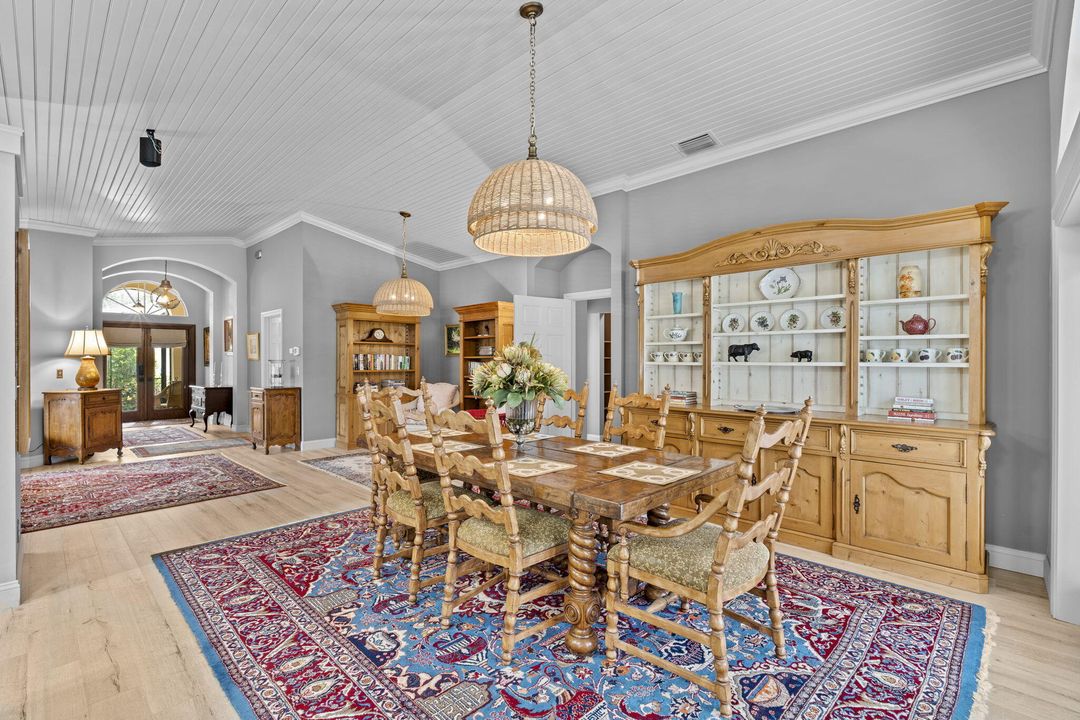 Под контрактом: $745,000 (3 спален, 2 ванн, 1944 Квадратных фут)