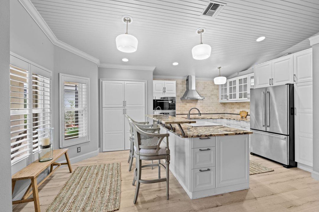 Под контрактом: $745,000 (3 спален, 2 ванн, 1944 Квадратных фут)