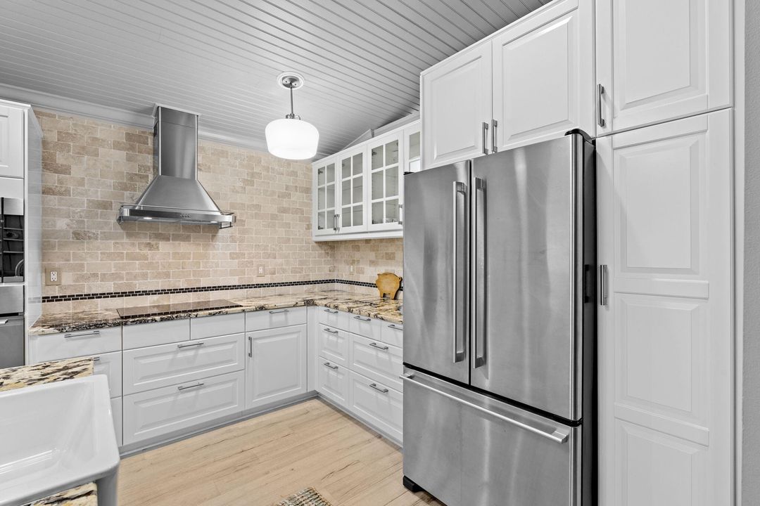 Под контрактом: $745,000 (3 спален, 2 ванн, 1944 Квадратных фут)