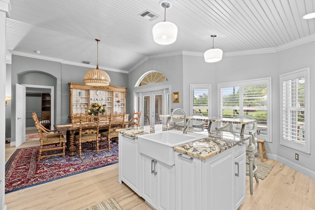 Под контрактом: $745,000 (3 спален, 2 ванн, 1944 Квадратных фут)