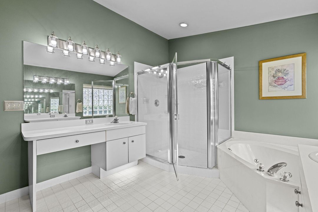 Под контрактом: $745,000 (3 спален, 2 ванн, 1944 Квадратных фут)