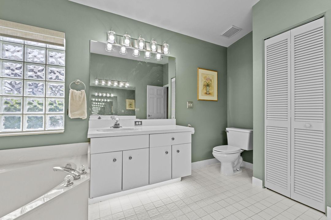 Под контрактом: $745,000 (3 спален, 2 ванн, 1944 Квадратных фут)