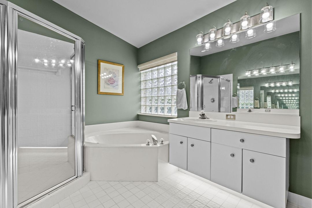 Под контрактом: $745,000 (3 спален, 2 ванн, 1944 Квадратных фут)