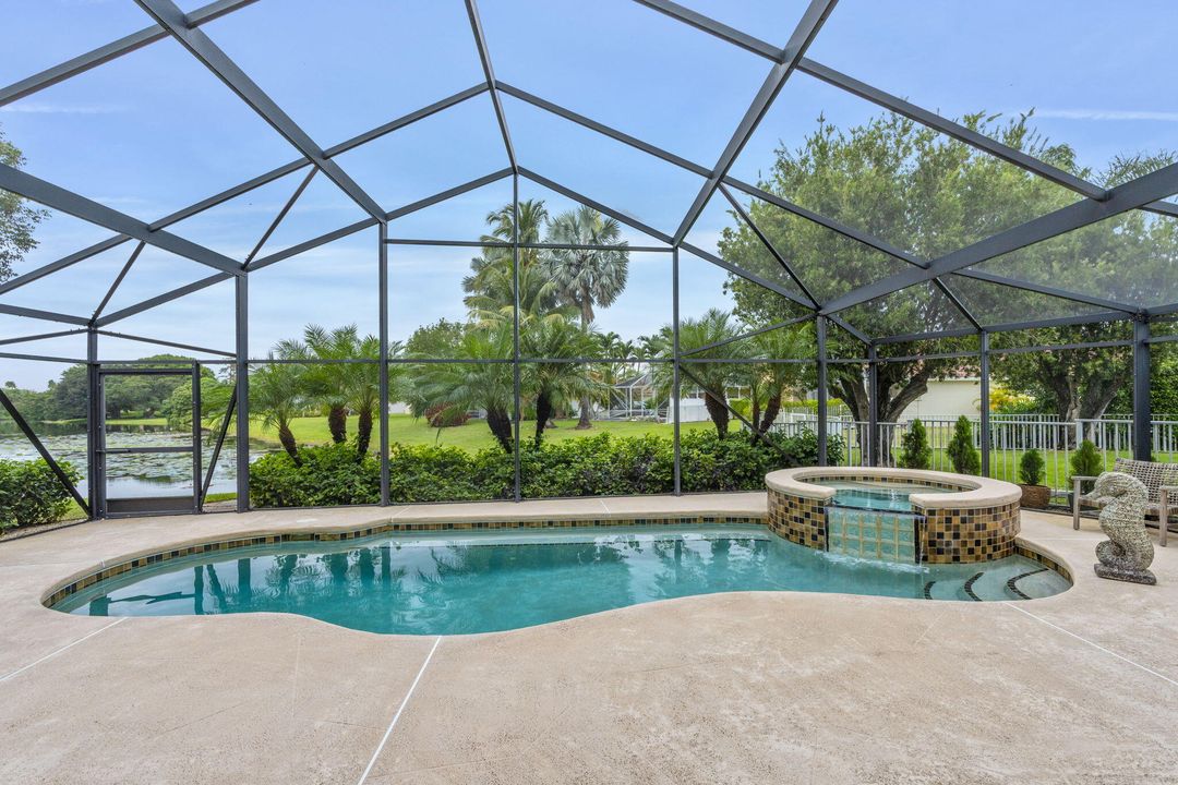 Под контрактом: $745,000 (3 спален, 2 ванн, 1944 Квадратных фут)