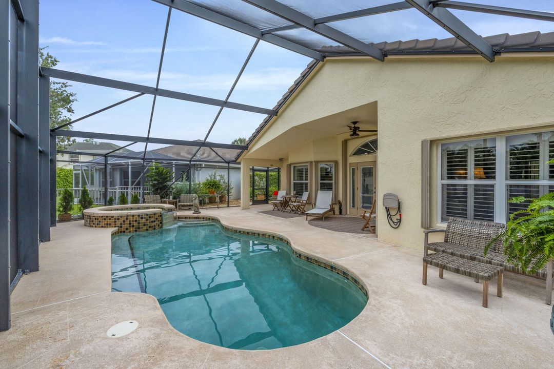 Под контрактом: $745,000 (3 спален, 2 ванн, 1944 Квадратных фут)