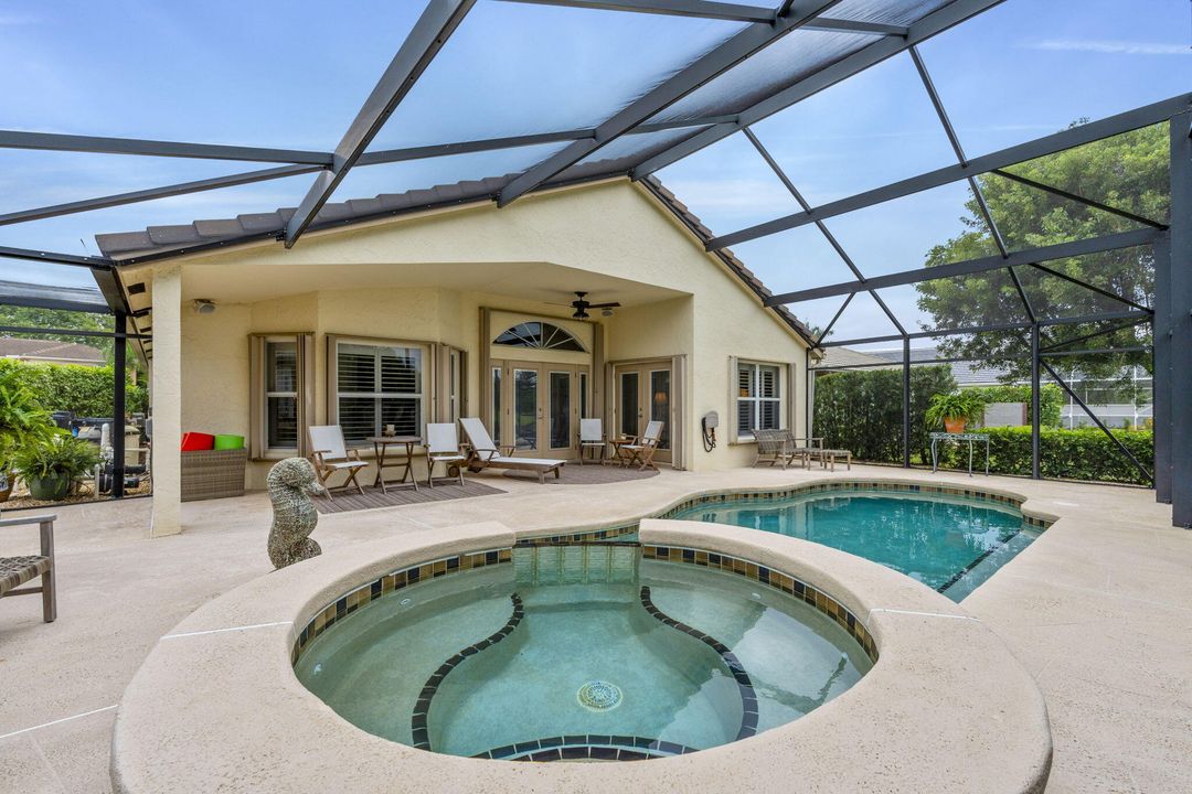 Под контрактом: $745,000 (3 спален, 2 ванн, 1944 Квадратных фут)