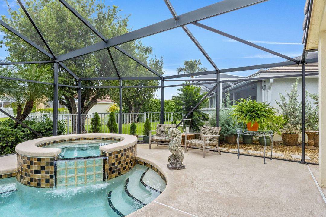 Под контрактом: $745,000 (3 спален, 2 ванн, 1944 Квадратных фут)