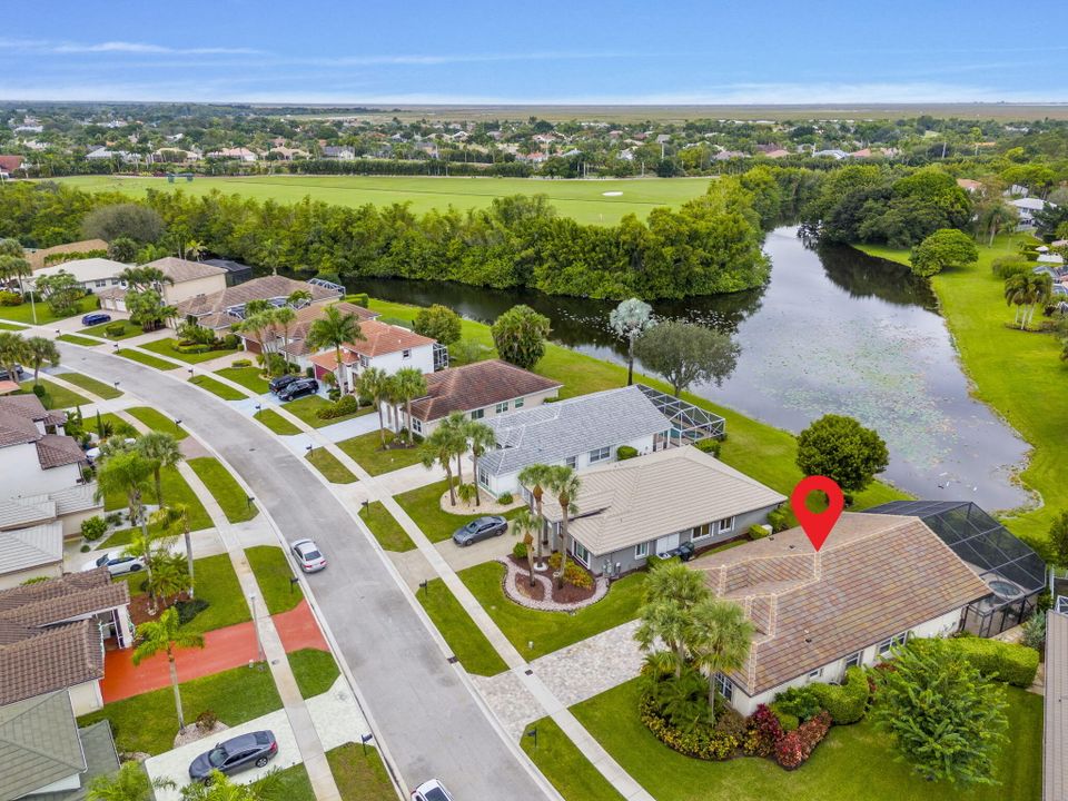 Под контрактом: $745,000 (3 спален, 2 ванн, 1944 Квадратных фут)