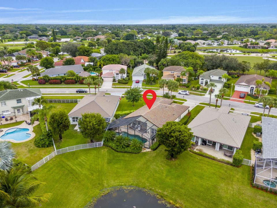 Под контрактом: $745,000 (3 спален, 2 ванн, 1944 Квадратных фут)