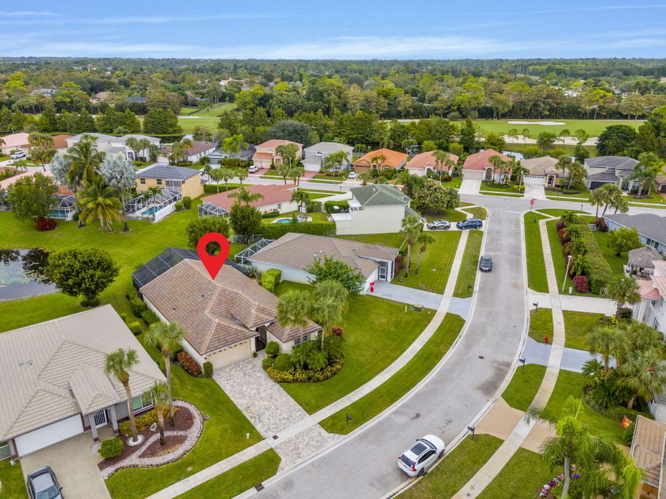 Под контрактом: $745,000 (3 спален, 2 ванн, 1944 Квадратных фут)