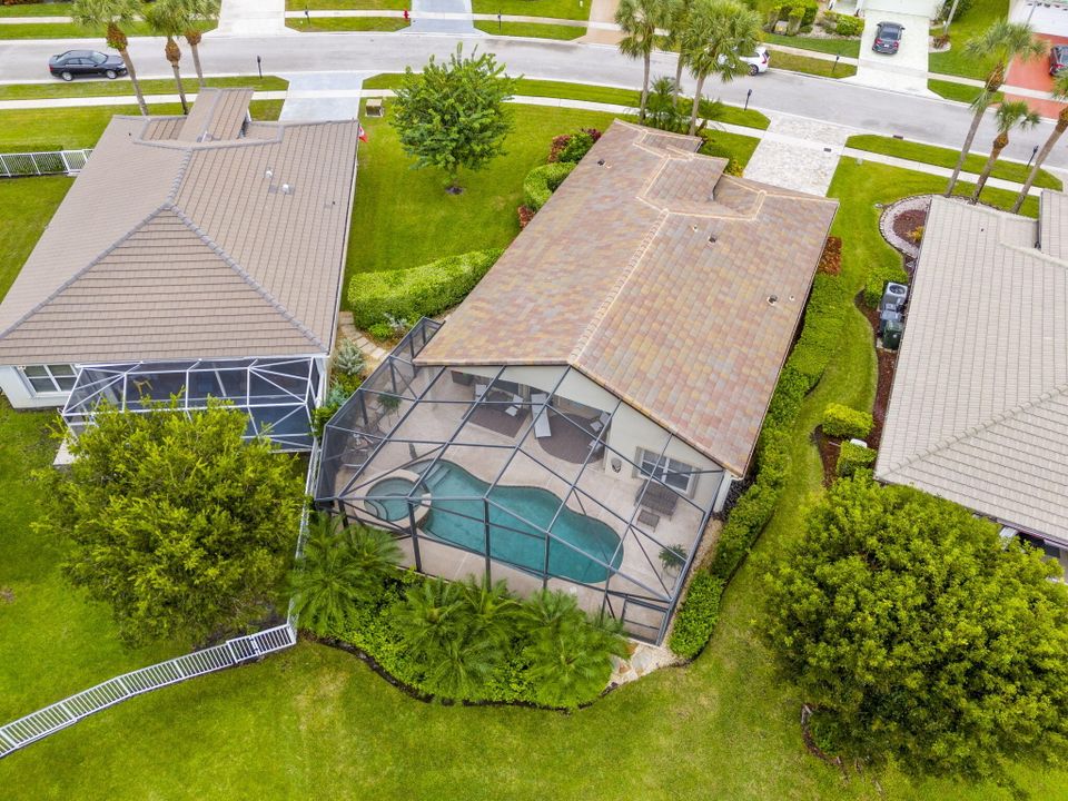 Под контрактом: $745,000 (3 спален, 2 ванн, 1944 Квадратных фут)