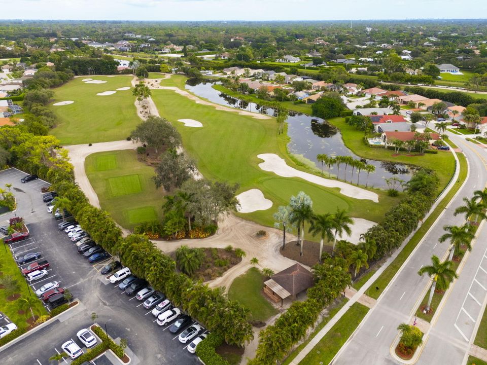 Под контрактом: $745,000 (3 спален, 2 ванн, 1944 Квадратных фут)