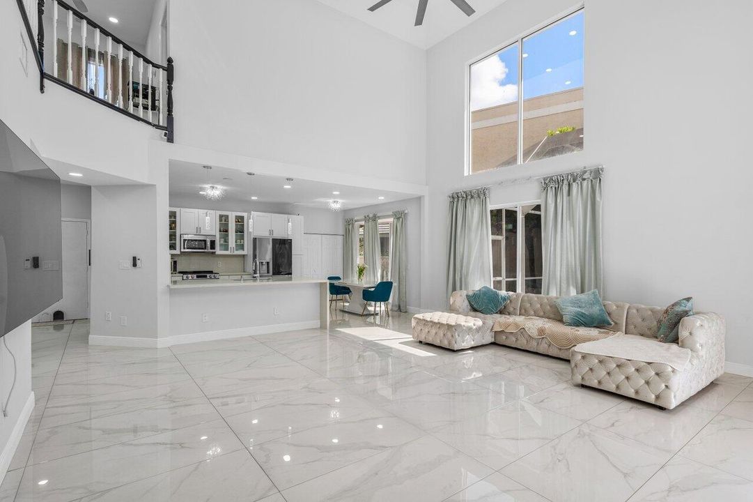 En Venta: $1,200,000 (3 camas, 3 baños, 2584 Pies cuadrados)