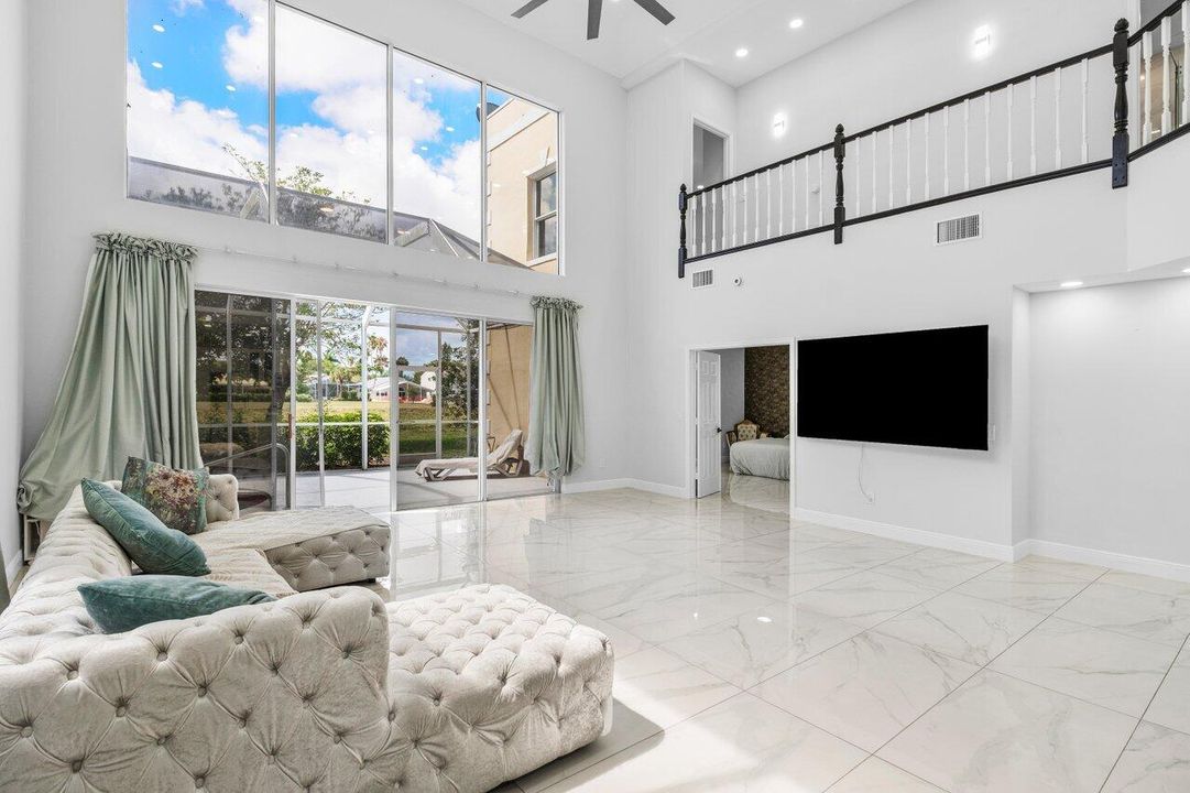 En Venta: $1,200,000 (3 camas, 3 baños, 2584 Pies cuadrados)