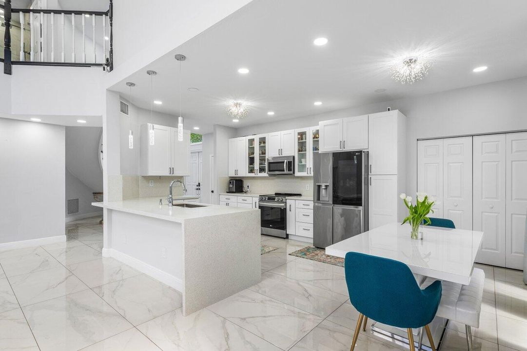 En Venta: $1,200,000 (3 camas, 3 baños, 2584 Pies cuadrados)