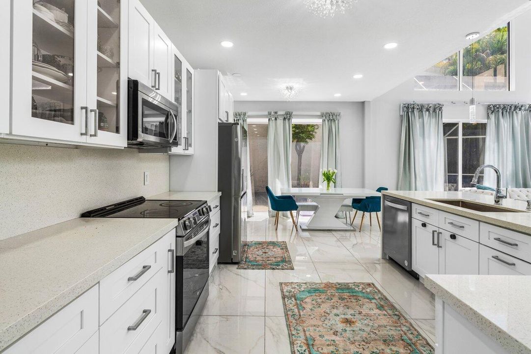 En Venta: $1,200,000 (3 camas, 3 baños, 2584 Pies cuadrados)