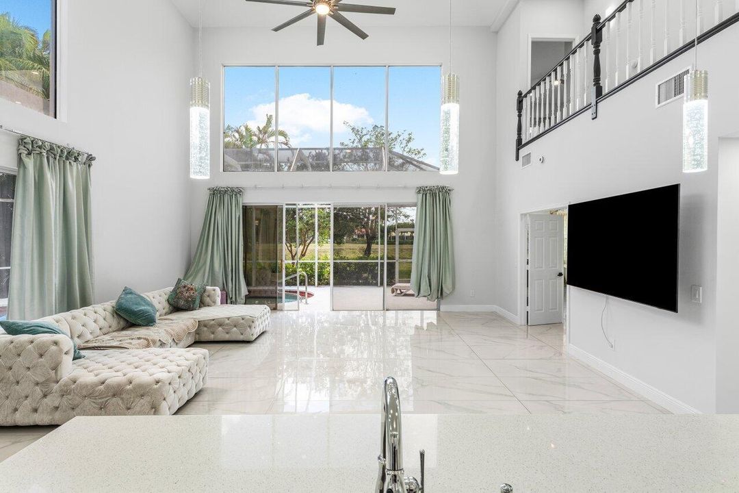 En Venta: $1,200,000 (3 camas, 3 baños, 2584 Pies cuadrados)