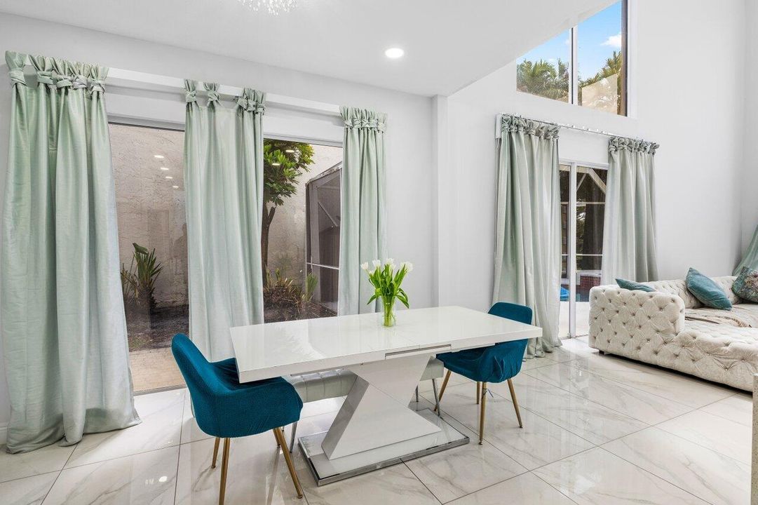 En Venta: $1,200,000 (3 camas, 3 baños, 2584 Pies cuadrados)