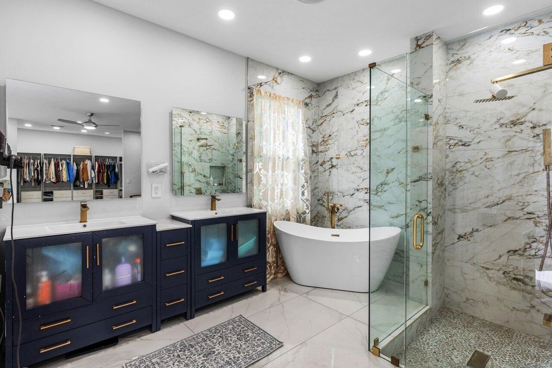 En Venta: $1,200,000 (3 camas, 3 baños, 2584 Pies cuadrados)