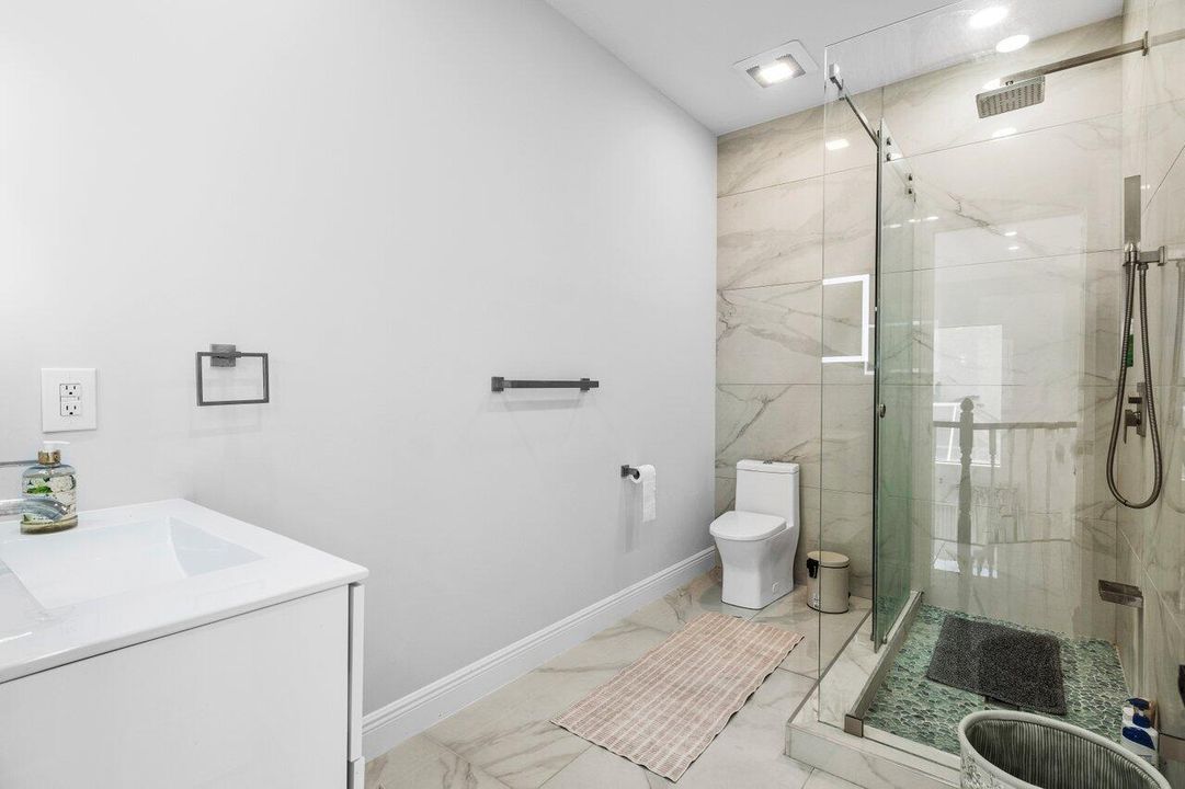 En Venta: $1,200,000 (3 camas, 3 baños, 2584 Pies cuadrados)