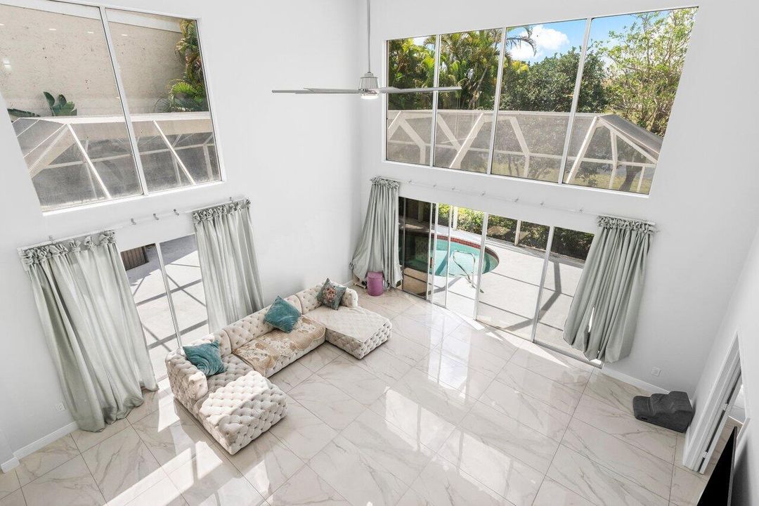 En Venta: $1,200,000 (3 camas, 3 baños, 2584 Pies cuadrados)