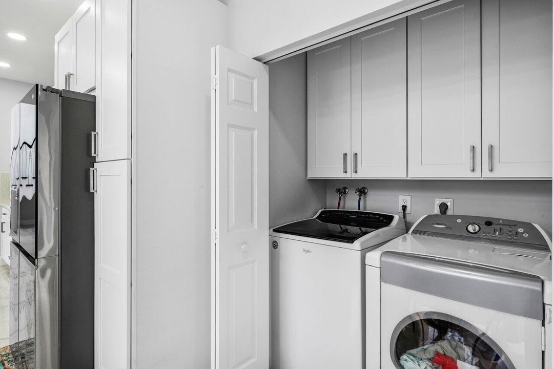 En Venta: $1,200,000 (3 camas, 3 baños, 2584 Pies cuadrados)