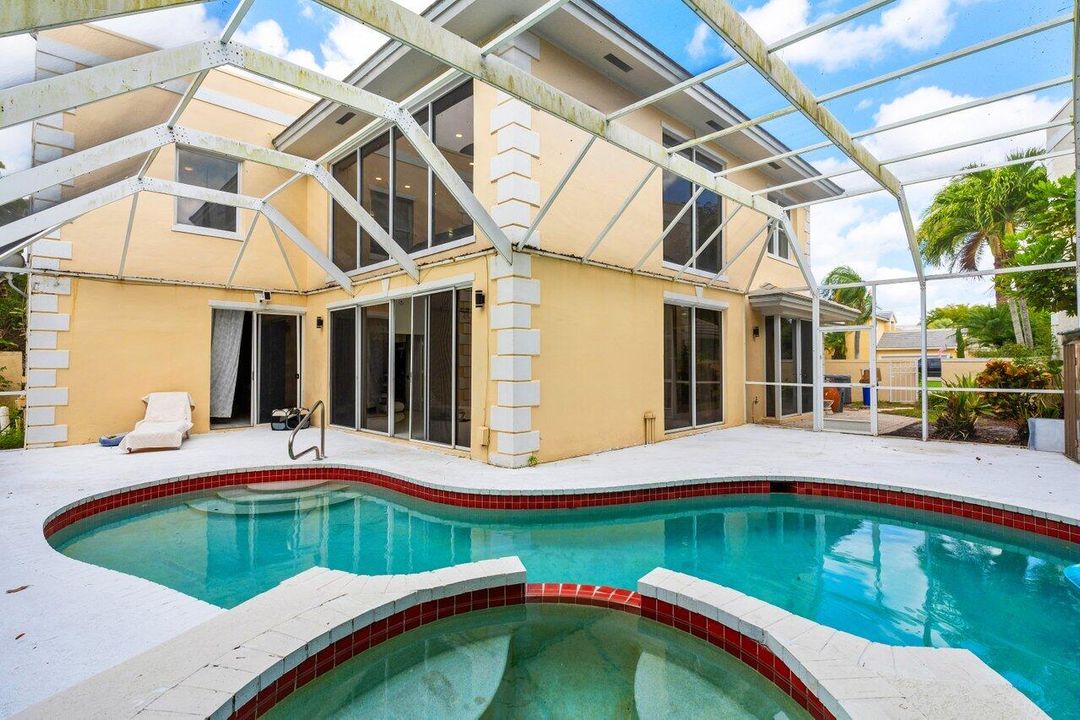 En Venta: $1,200,000 (3 camas, 3 baños, 2584 Pies cuadrados)