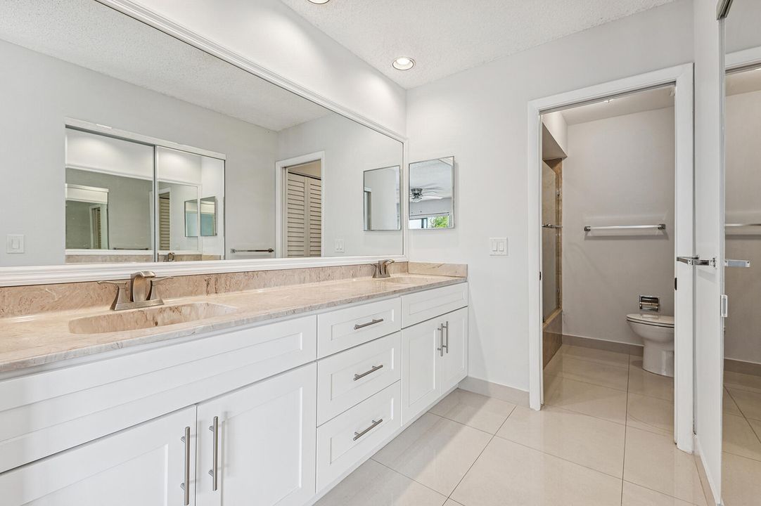 Под контрактом: $425,000 (3 спален, 3 ванн, 1710 Квадратных фут)