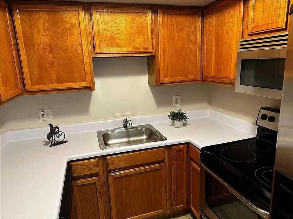 出租: $2,290 (2 贝兹, 2 浴室, 1121 平方英尺)