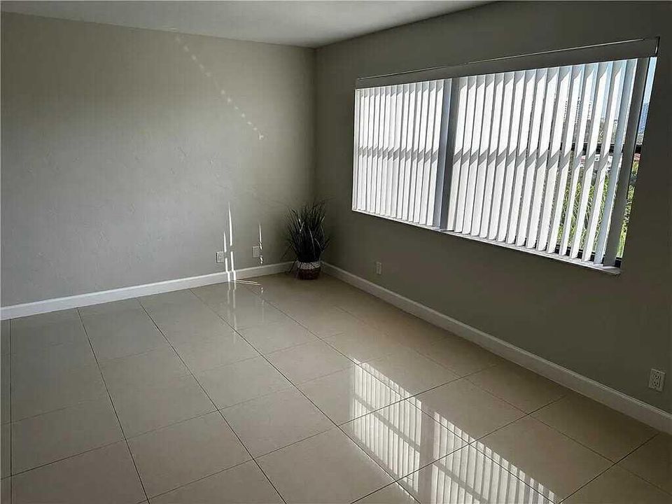 出租: $2,290 (2 贝兹, 2 浴室, 1121 平方英尺)