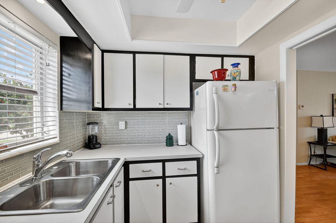 合同活跃: $1,400 (1 贝兹, 1 浴室, 612 平方英尺)