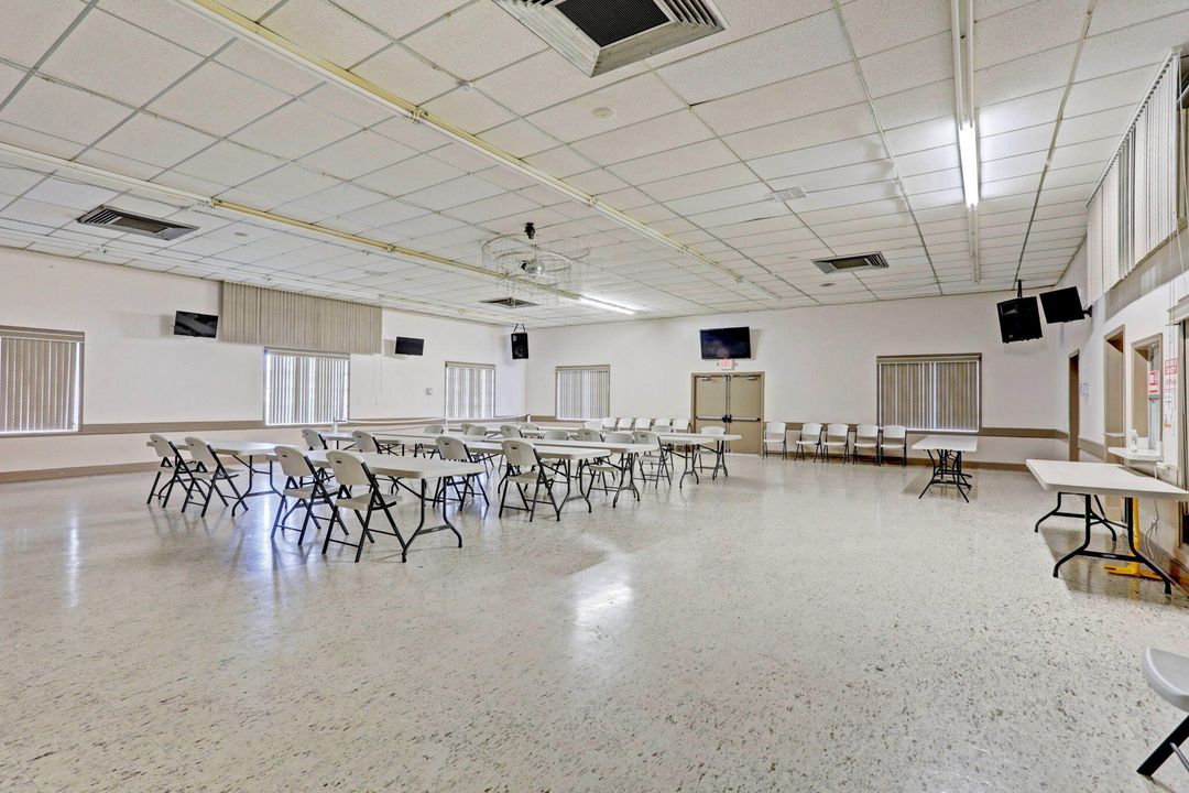 合同活跃: $1,400 (1 贝兹, 1 浴室, 612 平方英尺)