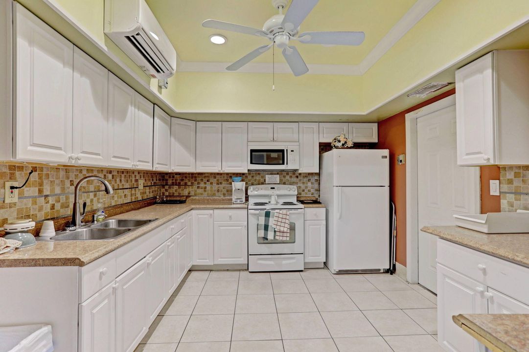 合同活跃: $1,400 (1 贝兹, 1 浴室, 612 平方英尺)