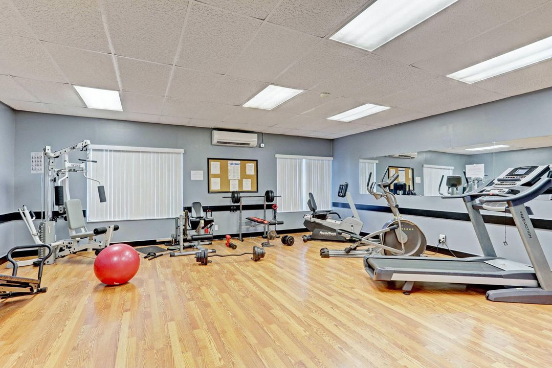 合同活跃: $1,400 (1 贝兹, 1 浴室, 612 平方英尺)