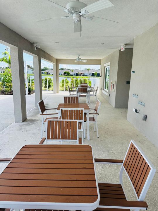 For Sale: $379,900 (4 beds, 2 baths, 1715 Square Feet)