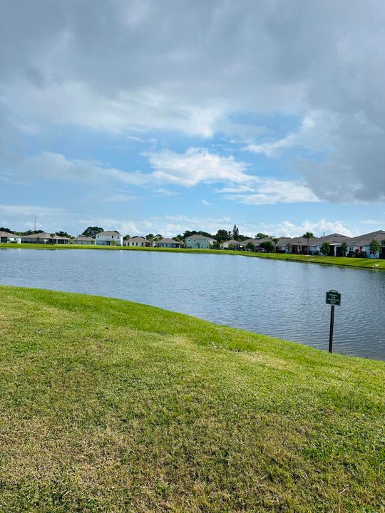 For Sale: $379,900 (4 beds, 2 baths, 1715 Square Feet)