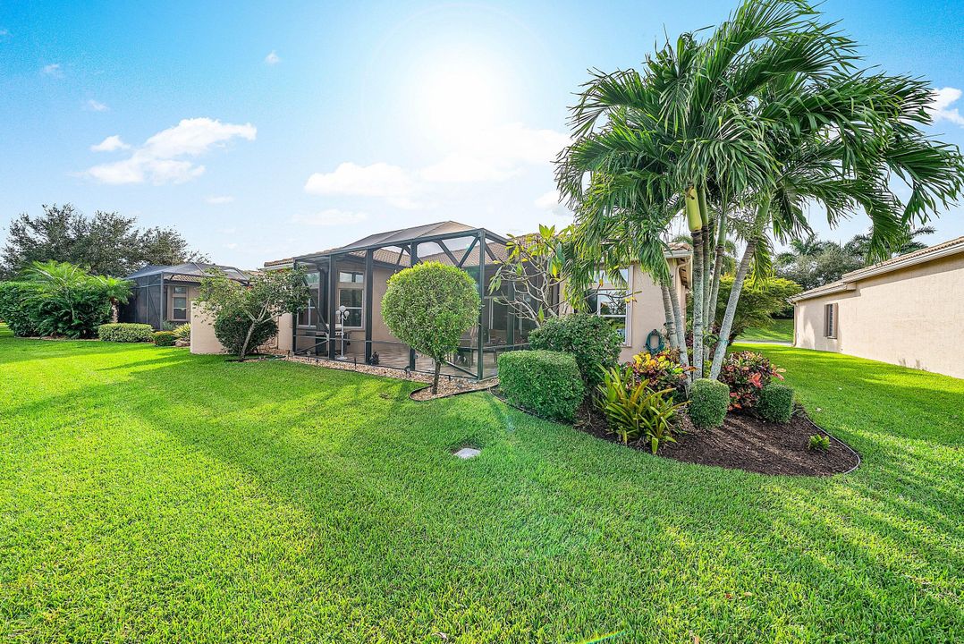 合同活跃: $999,000 (3 贝兹, 3 浴室, 2615 平方英尺)