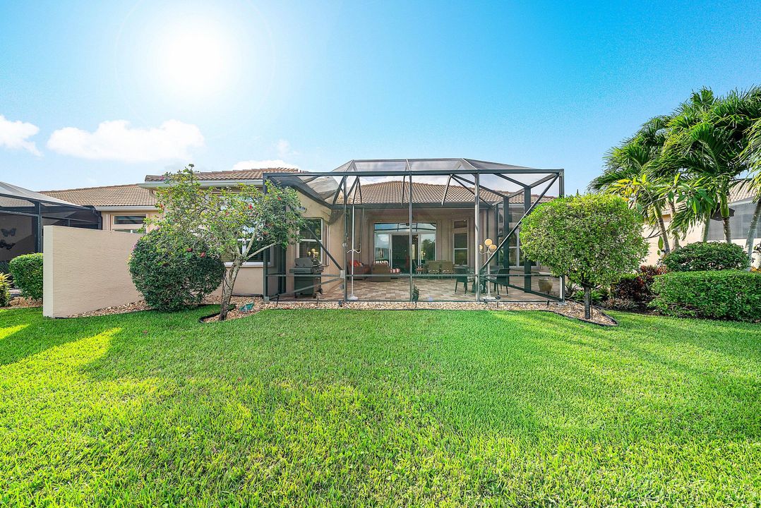 合同活跃: $999,000 (3 贝兹, 3 浴室, 2615 平方英尺)