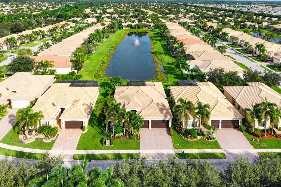 合同活跃: $999,000 (3 贝兹, 3 浴室, 2615 平方英尺)