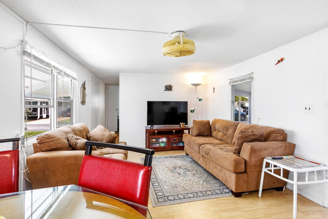 For Sale: $124,000 (3 beds, 1 baths, 972 Square Feet)