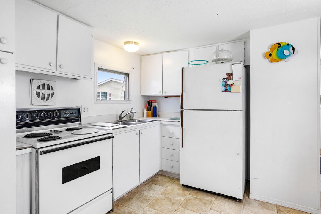 For Sale: $124,000 (3 beds, 1 baths, 972 Square Feet)