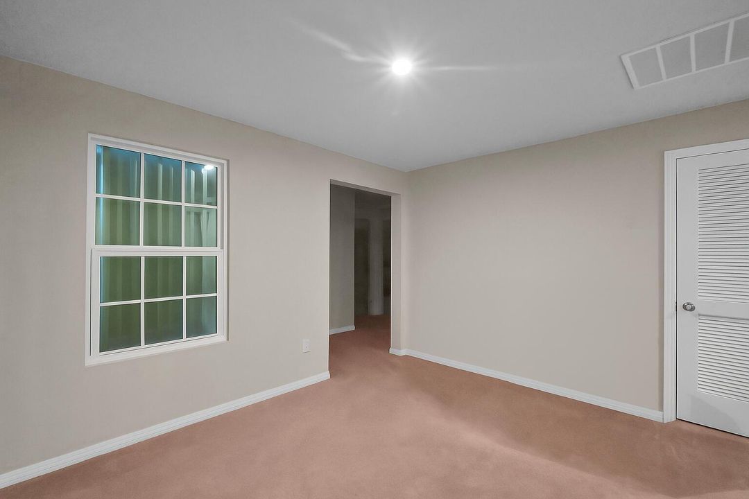 出租: $2,400 (4 贝兹, 2 浴室, 2046 平方英尺)