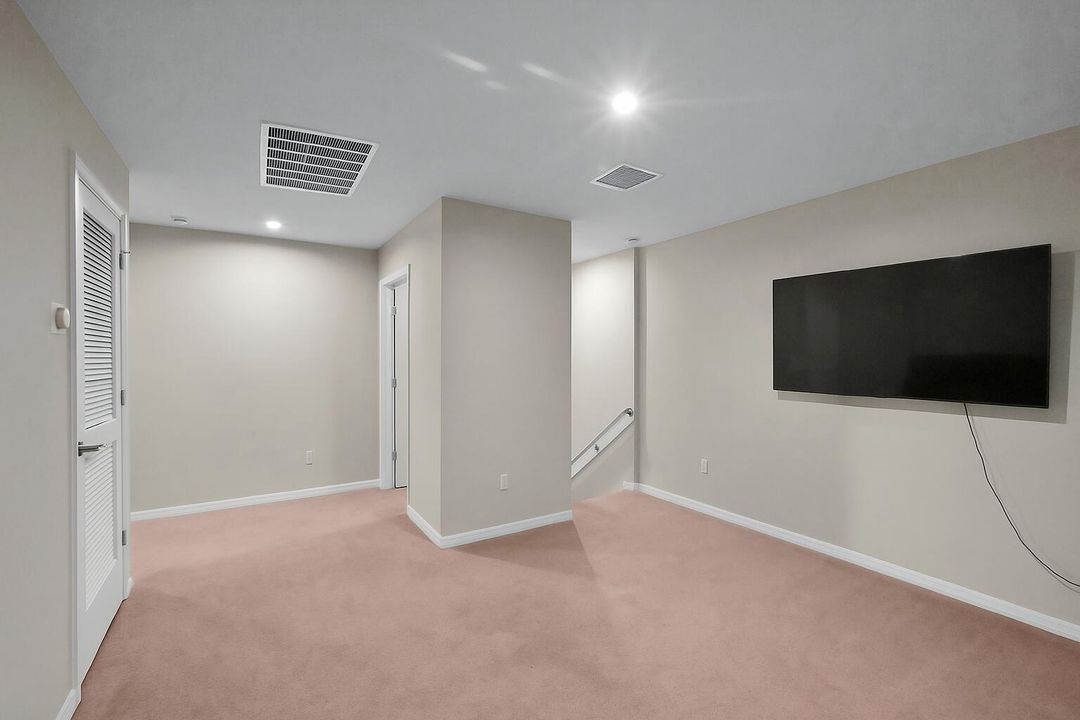 出租: $2,400 (4 贝兹, 2 浴室, 2046 平方英尺)