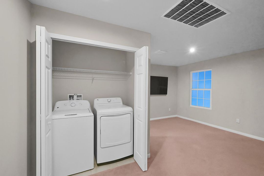 出租: $2,400 (4 贝兹, 2 浴室, 2046 平方英尺)