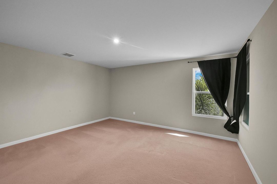 出租: $2,400 (4 贝兹, 2 浴室, 2046 平方英尺)