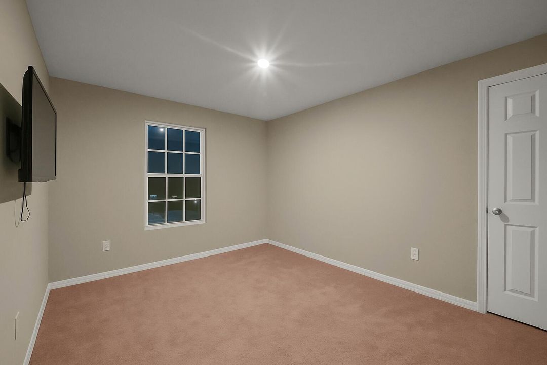 出租: $2,400 (4 贝兹, 2 浴室, 2046 平方英尺)