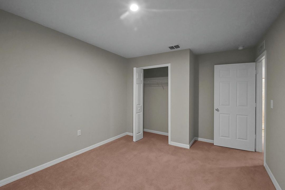 出租: $2,400 (4 贝兹, 2 浴室, 2046 平方英尺)