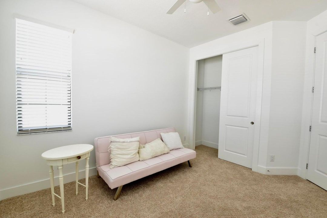 Под контрактом: $5,300 (3 спален, 3 ванн, 2252 Квадратных фут)